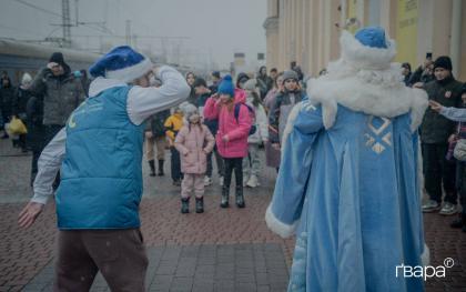 На вокзалі відсвяткували День святого Миколая