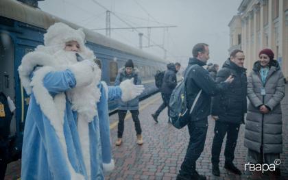 На вокзалі відсвяткували День святого Миколая