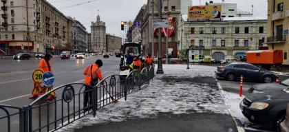 Харків вкрився снігом: від ранку на вулицях міста працюють комунальники