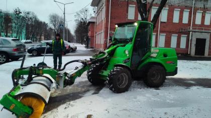 СКП «Харківзеленбуд» з самого ранку прибирають місця відпочинку