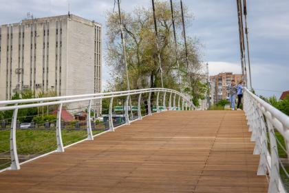 У Харкові завершився ремонт пішохідного моста у сквері «Стрілка»