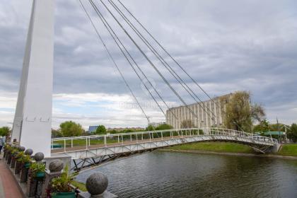 У Харкові завершився ремонт пішохідного моста у сквері «Стрілка»
