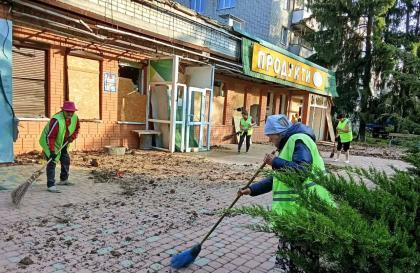 Комунальники впорядковують території в Київському й Холодногірському районах