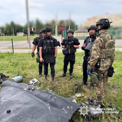 Харківські вибухотехніки знешкодили дрон, що впав у житловому районі