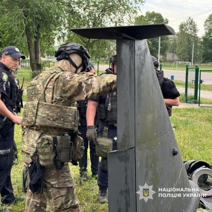 Харківські вибухотехніки знешкодили дрон, що впав у житловому районі