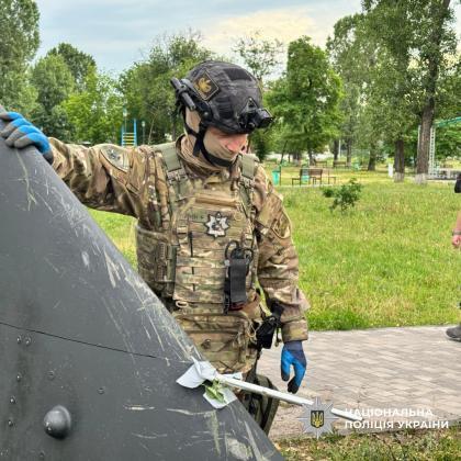Харківські вибухотехніки знешкодили дрон, що впав у житловому районі