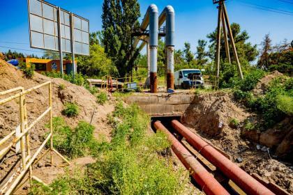 Перекладки тепломагістралей у Харкові триває