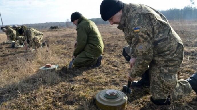 На Харківщині тривають роботи з розмінування