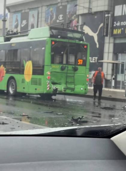 П’яний водій врізався в тролейбус