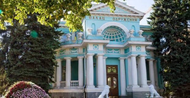 Возле Дворца бракосочетания в Харькове обустроят новый сквер