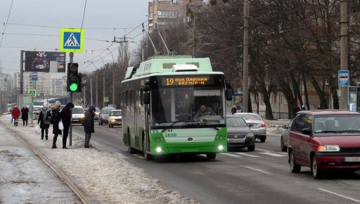 Наземний міський електротранспорт курсує з перебоями
