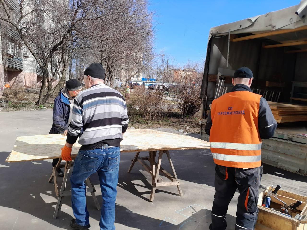 В Харькове устраняют последствия атаки беспилотника