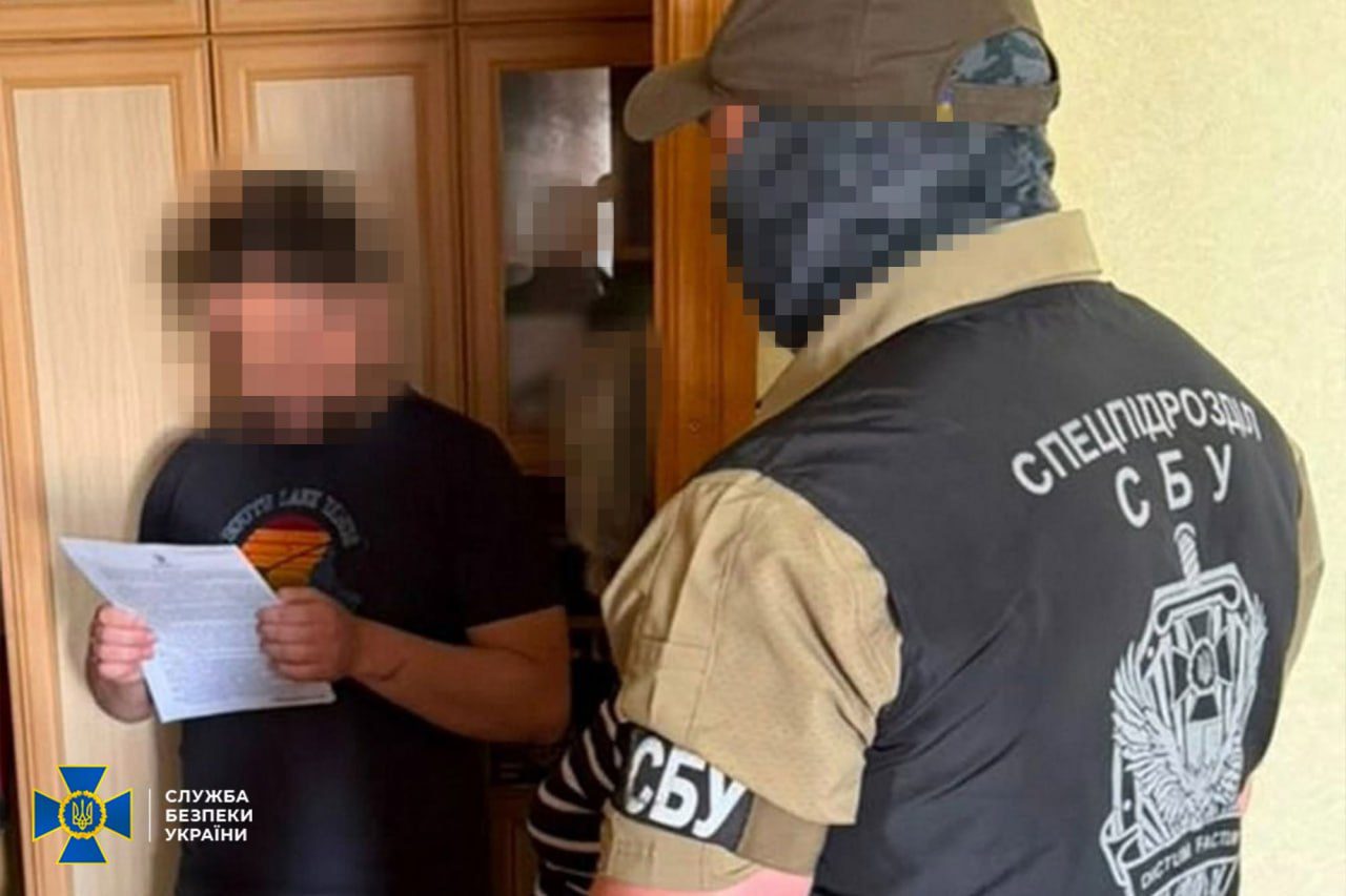 Ділків які оформлювали чоловіків викладачами у ліцеї та коледжі